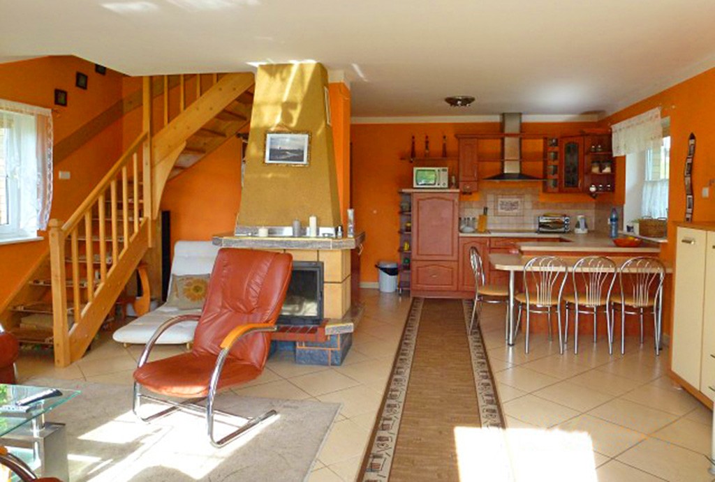 zdjęcie przedstawia salon w willi do wynajęcia w Kwidzynie