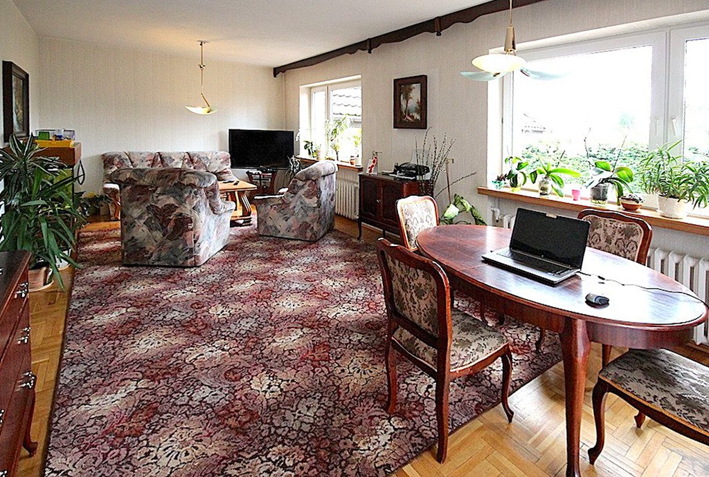zdjęcie przedstawia jedno z luksusowych pomieszczeń w willi na wynajem w Szczecinie