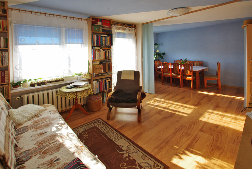 widok na salon w luksusowym apartamencie do sprzedaży w okolicach Legnicy