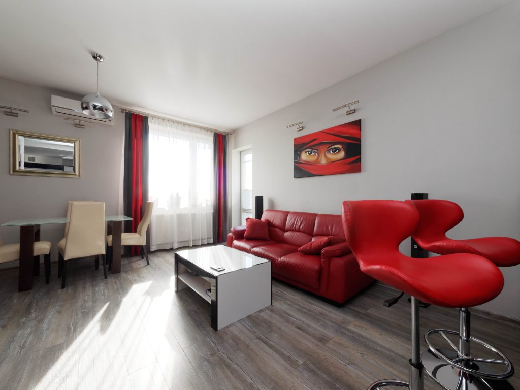 komfortowy salon w ekskluzywnym apartamencie do sprzedaży Tarnów