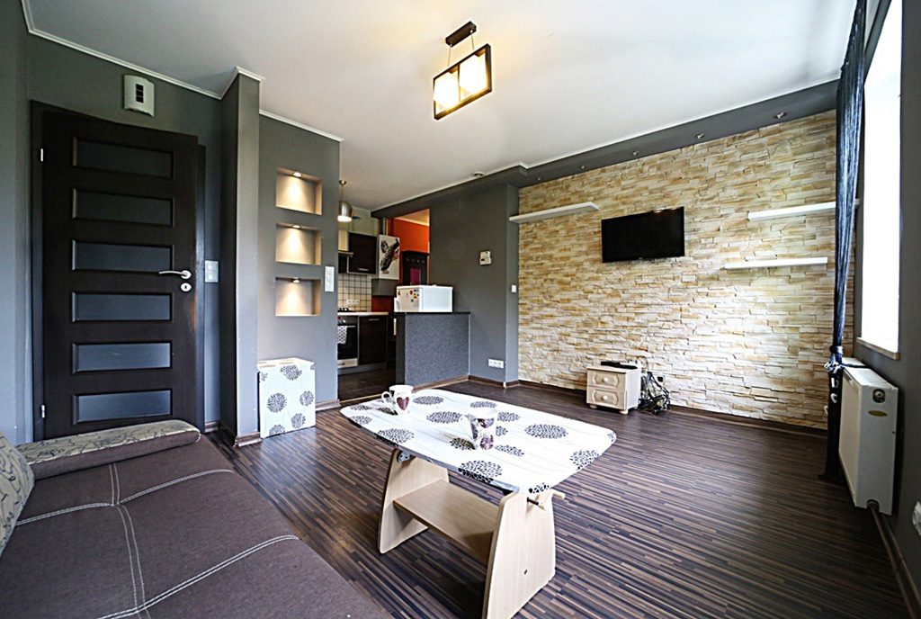 komfortowy salon w ekskluzywnym apartamencie do wynajęcia Bolesławiec