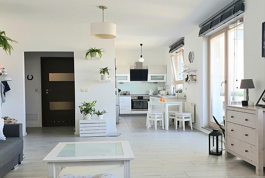 zaprojektowane w nowoczesnym designie i białym kolorze wnętrze luksusowego apartamentu na sprzedaż Szczecin