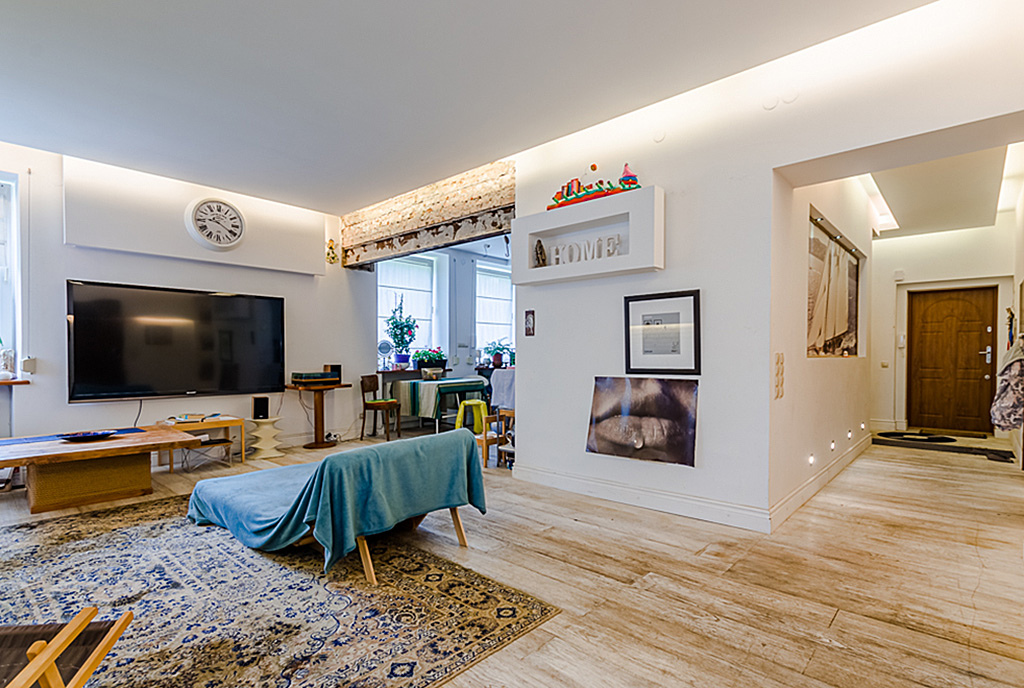 eleganckie wnętrze pokoju gościnnego w luksusowym apartamencie na sprzedaż Gdynia