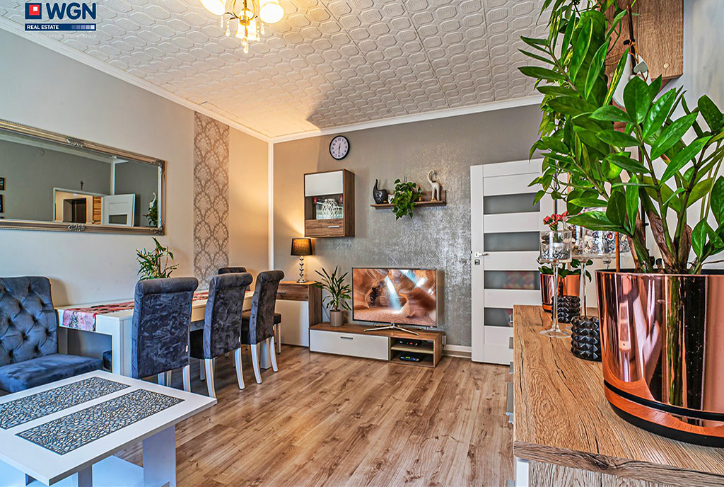 kameralne wnętrze salonu w ekskluzywnym apartamencie na sprzedaż Bolesławiec