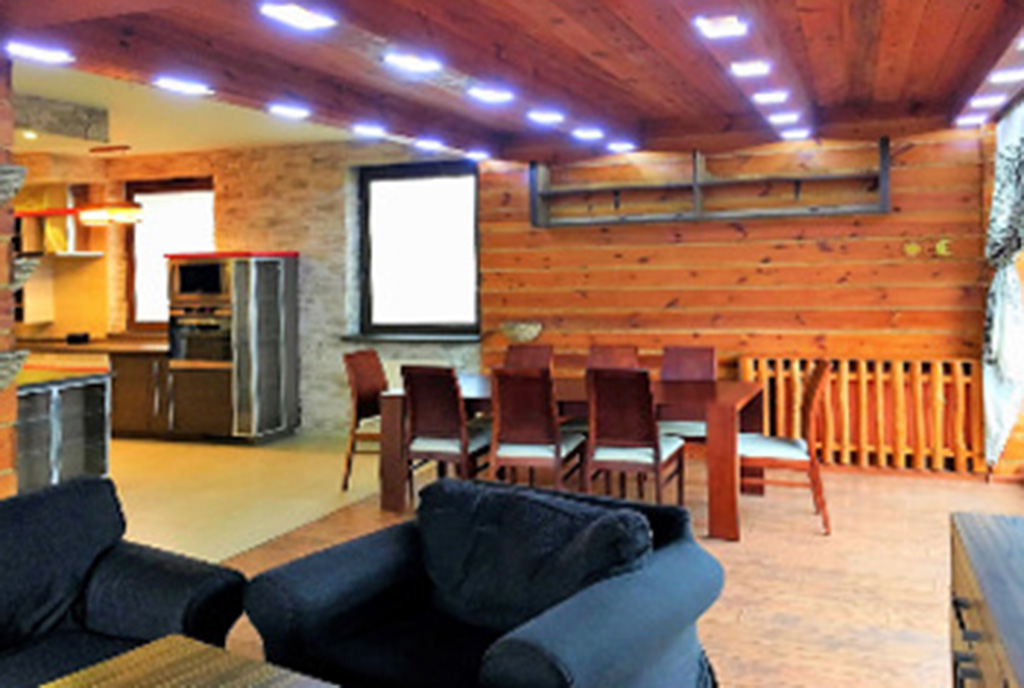 widok na jadalnię w luksusowym apartamencie do sprzedaży w Częstochowie