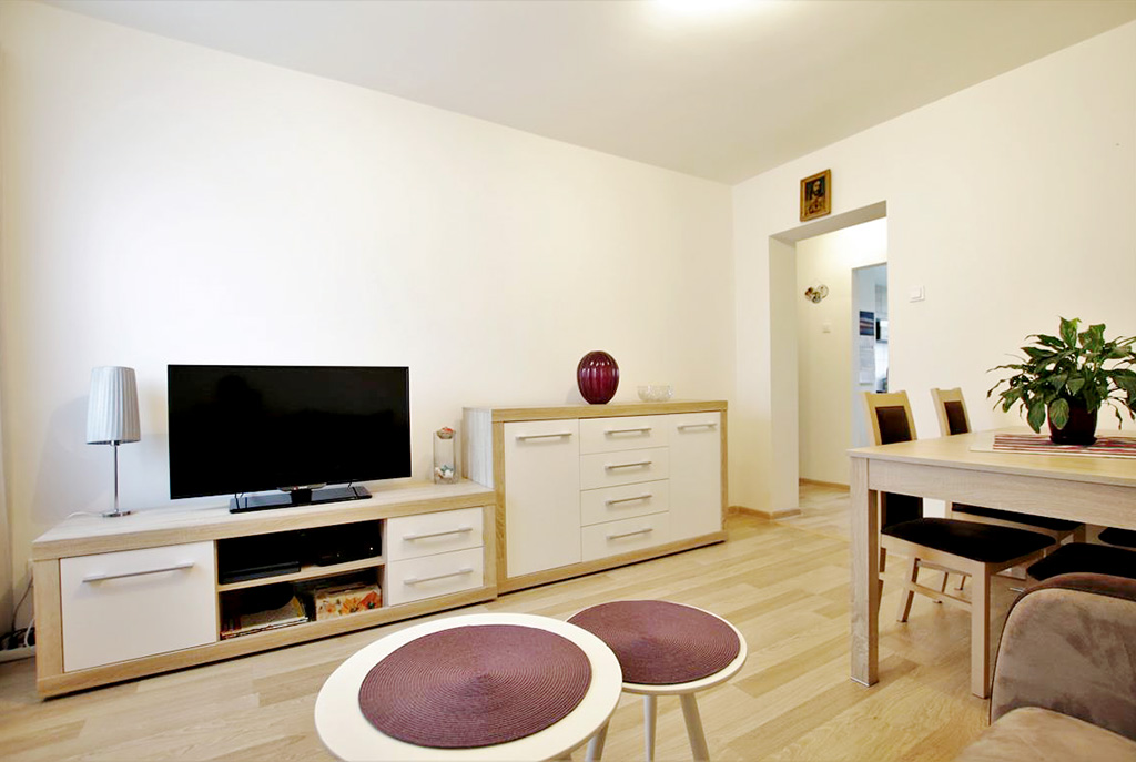 nowoczesny salon w ekskluzywnym apartamencie do sprzedaży w Szczecinie