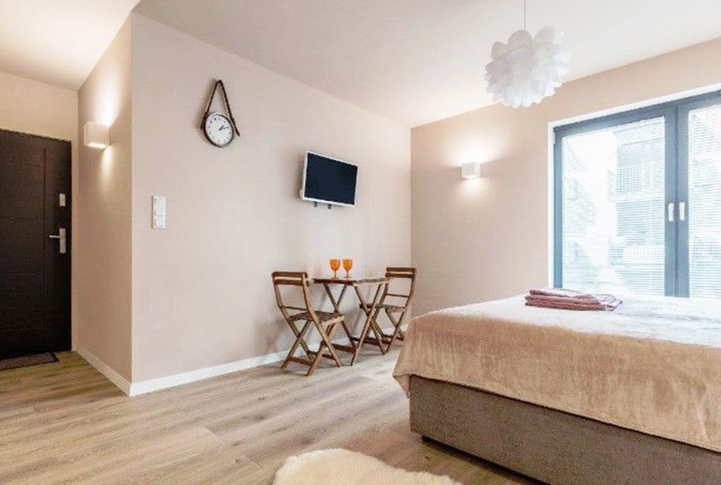 fragment nowoczesnego salonu w ekskluzywnym apartamencie do sprzedaży w Krakowie