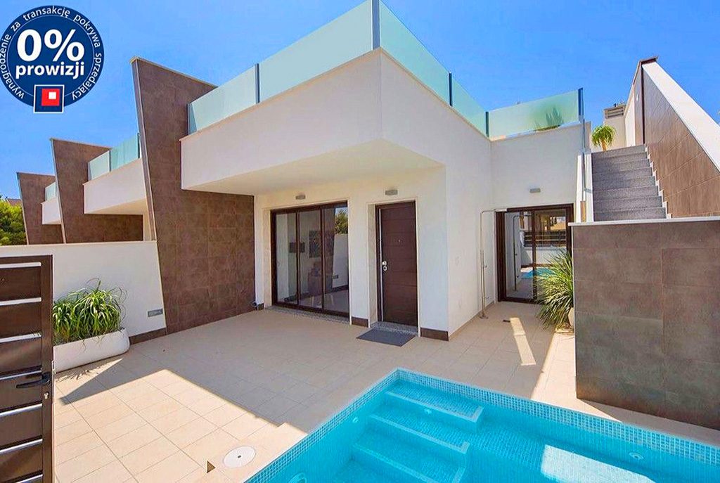 front nowoczesnej willi do sprzedaży w Hiszpanii