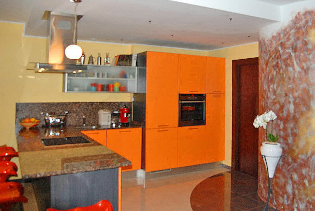 nowoczesna kuchnia w ekskluzywnym apartamencie do sprzedaży w Gdyni