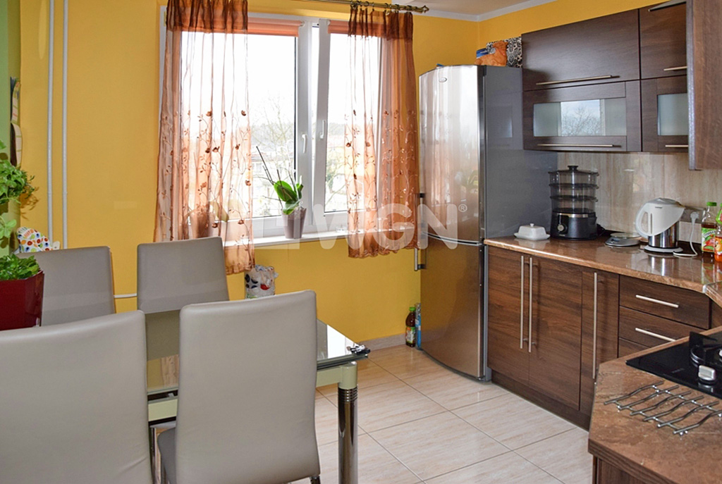 widok na jadalnię w luksusowym apartamencie w Bolesławcu na sprzedaż