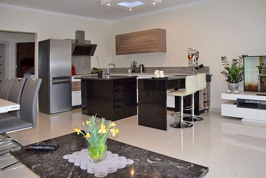 ekskluzywny salon w luksusowym apartamencie do sprzedaży w Bolesławcu