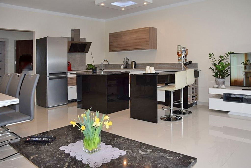 ekskluzywny salon w luksusowym apartamencie do sprzedaży w Bolesławcu