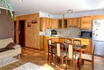 komfortowa kuchnia w ekskluzywnym apartamencie do sprzedaży w Ełku