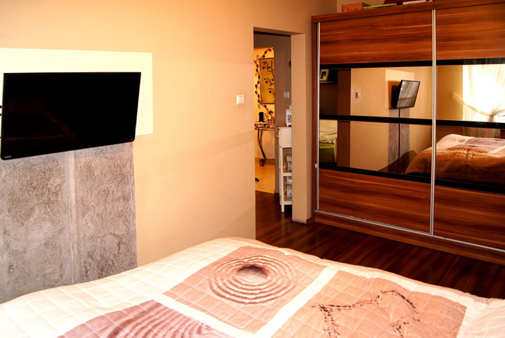 elegancka, zaciszna sypialnia w ekskluzywnym apartamencie w Inowrocławiu na sprzedaż