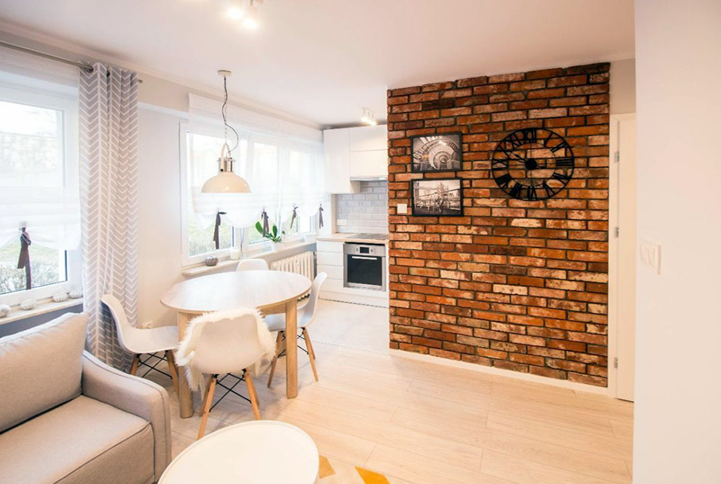 widok z salonu na aneks kuchenny w ekskluzywnym apartamencie do sprzedaży w Kaliszu