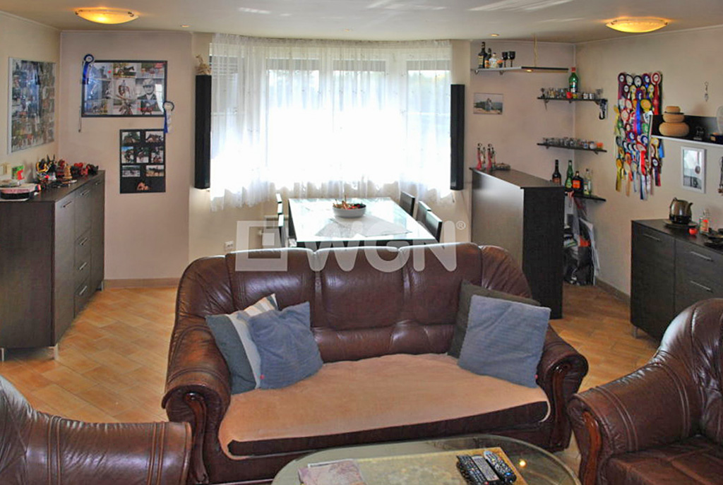 widok na elegancki salon w luksusowym apartamencie do sprzedaży w Katowicach