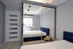 zdjęcie przedstawia prywatną, zaciszną sypialnię w luksusowym apartamencie w Krakowie na sprzedaż