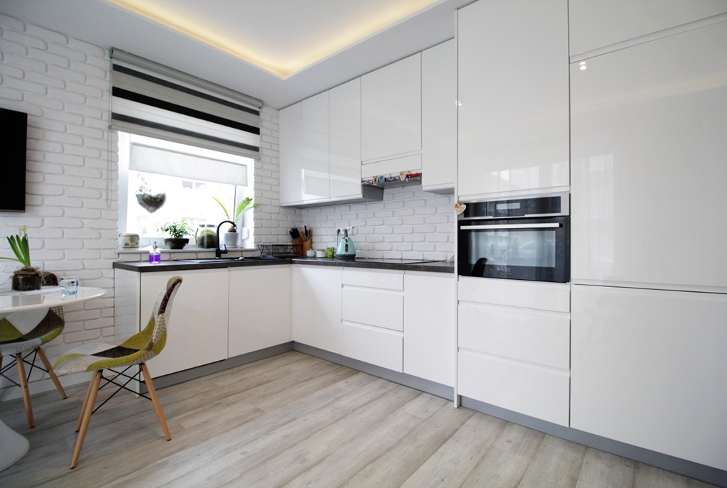 fragment komfortowej kuchni w luksusowym apartamencie do sprzedaży w Krakowie
