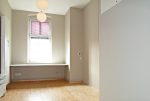 jedno z komfortowych pomieszczeń w ekskluzywnym apartamencie w Legnicy na sprzedaż