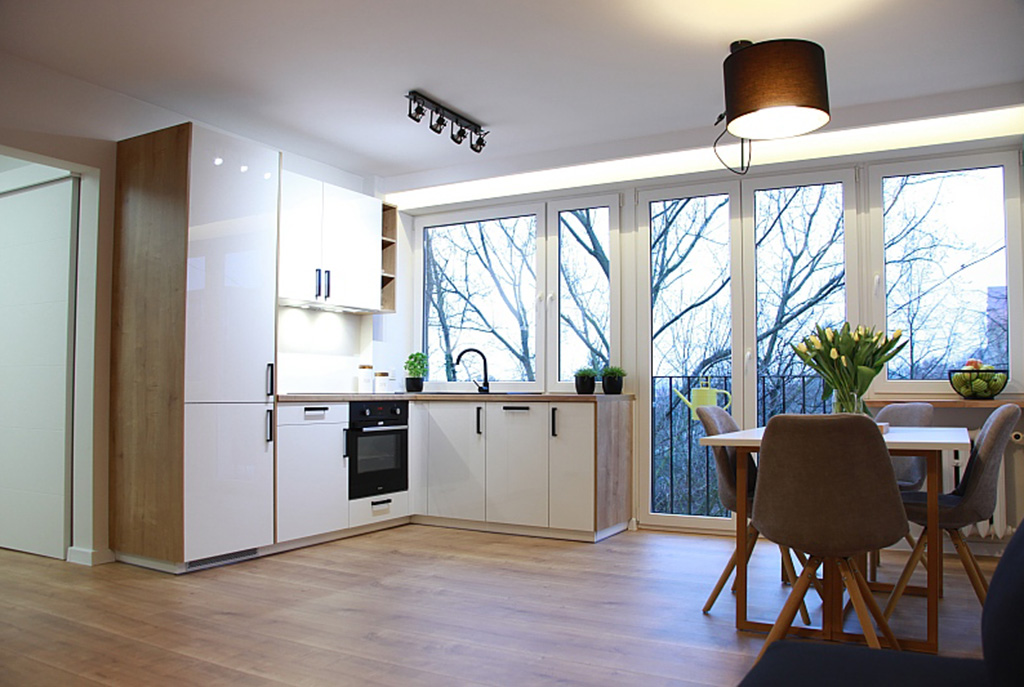 widok na komfortowy salon w luksusowym apartamencie do sprzedaży w Szczecinie