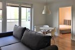 widok z innej perspektywy na komfortowy salon w ekskluzywnym apartamencie w Szczecinie na sprzedaż