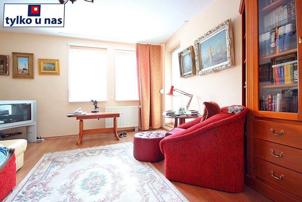 komfortowy salon w ekskluzywnym apartamencie do sprzedaży w Szczecinie