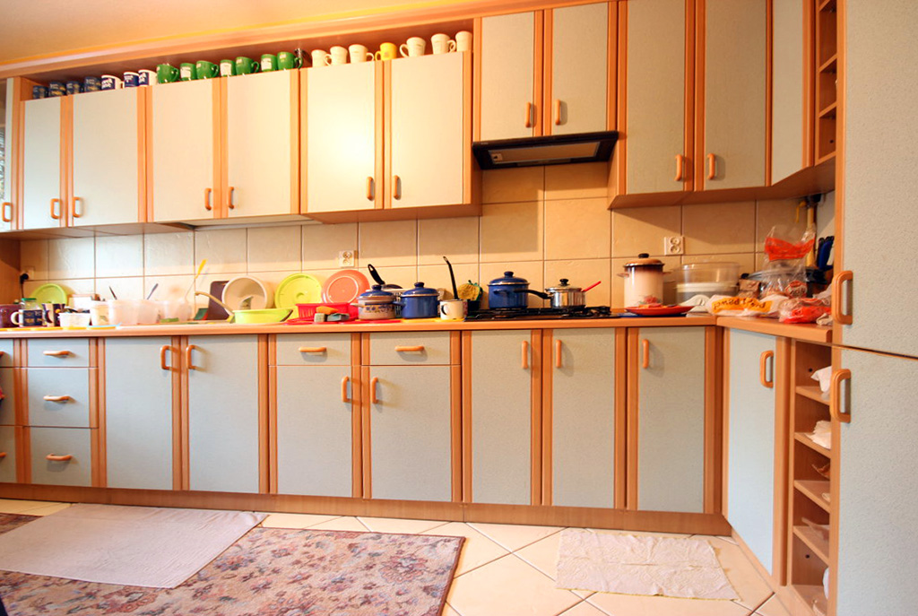 widok na stylową kuchnię w luksusowym apartamencie do sprzedaży w Szczecinie