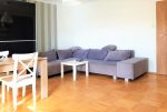 widok z innej perspektywy na luksusowy salon w ekskluzywnym apartamencie w Szczecinie na sprzedaż