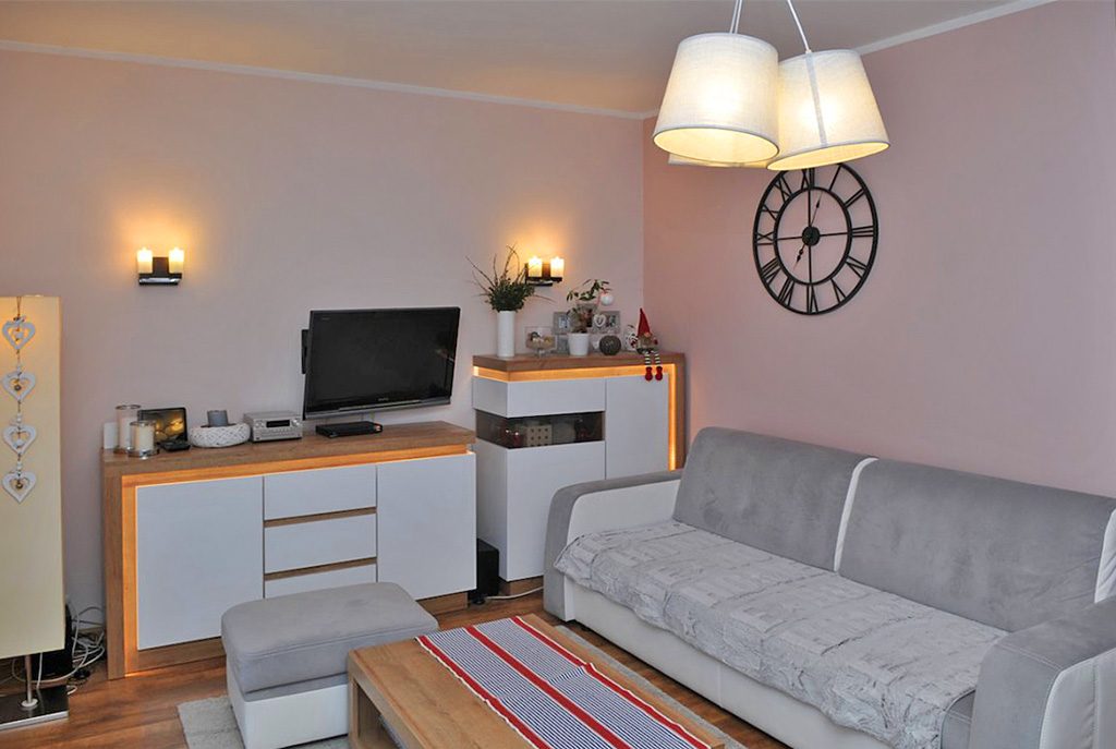 nowoczesny salon w ekskluzywnym apartamencie do sprzedaży w Szczecinie