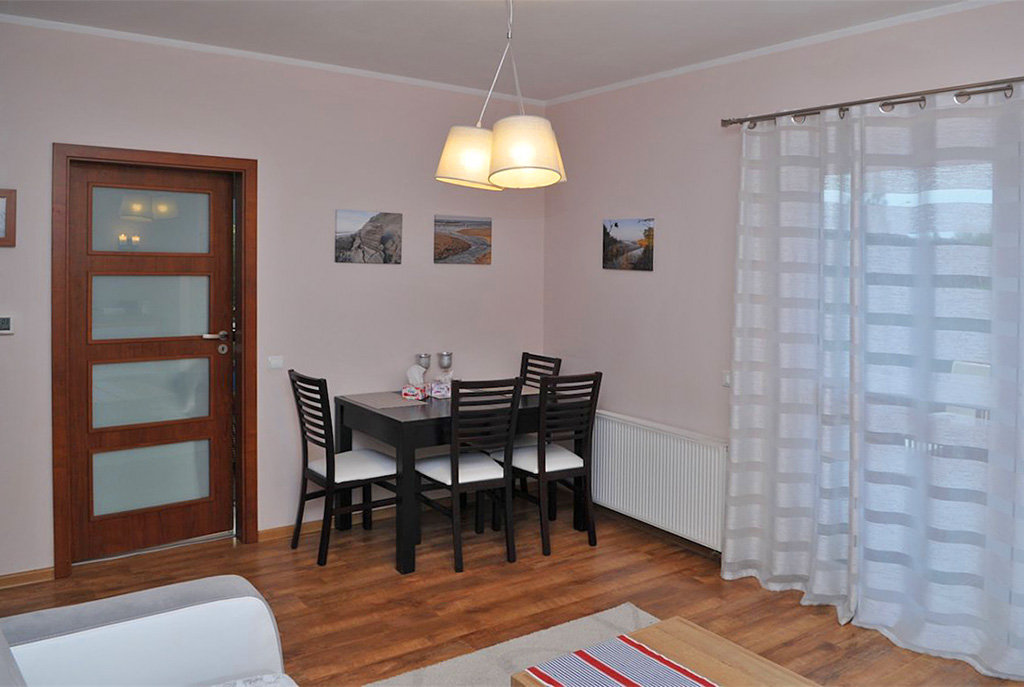 widok na jadalnię w ekskluzywnym apartamencie do sprzedaży w Szczecinie