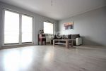 widok z innej perspektywy na komfortowy salon w luksusowym apartamencie do sprzedaży w Szczecinie