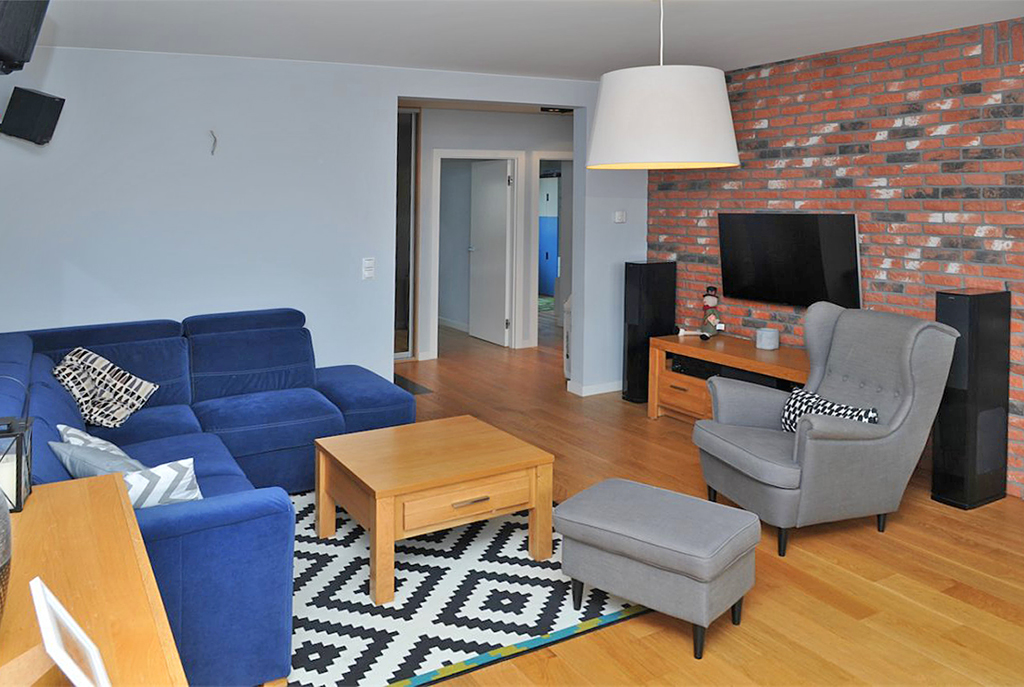 fragment komfortowego salonu w luksusowym apartamencie na sprzedaż w Szczecinie