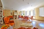 przestronne wnętrze ekskluzywnego apartamentu do sprzedaży w okolicach Legnicy