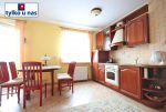 umeblowana i urządzona kuchnia w luksusowym apartamencie do sprzedaży w okolicach Szczecina