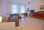 widok z innej perspektywy na luksusowy salon w ekskluzywnym apartamencie do sprzedaży w Świnoujściu