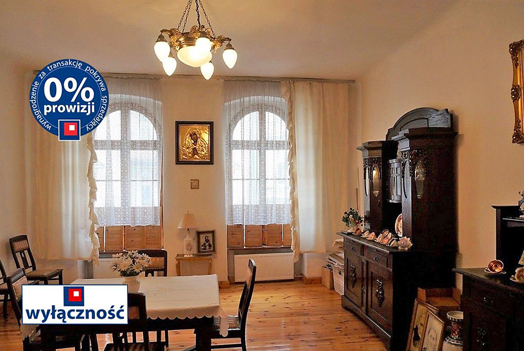 widok z innej perspektywy na salon w luksusowym apartamencie do sprzedaży we Wrocławiu