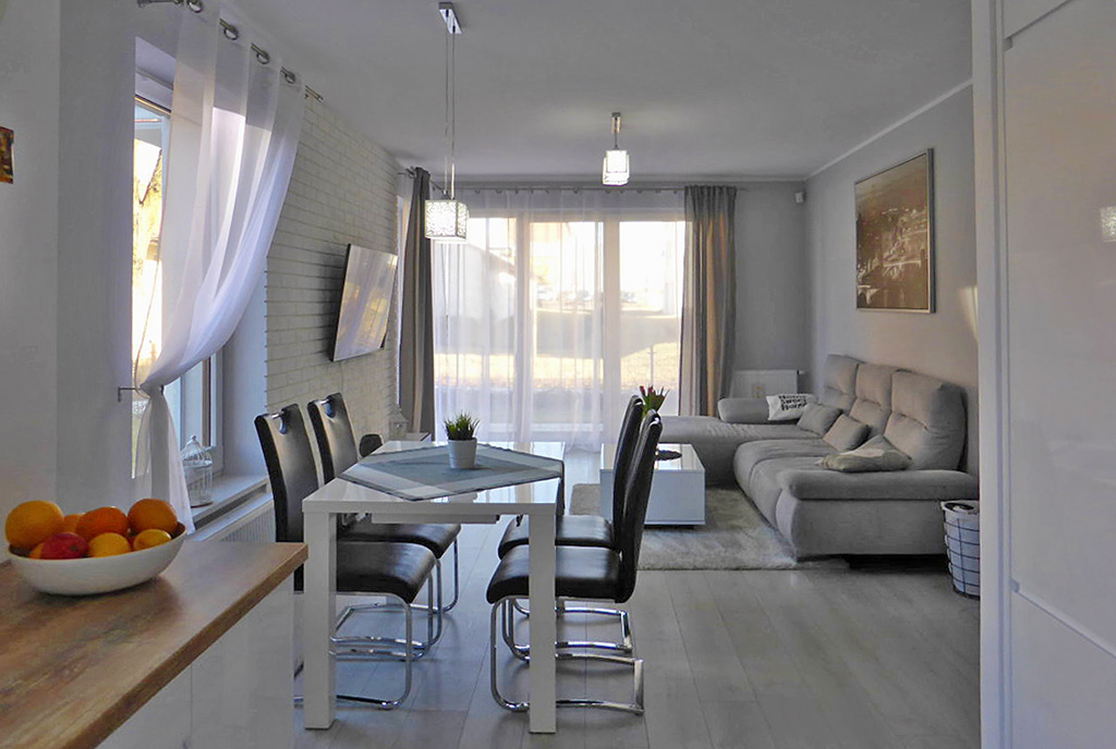 zdjęcie prezentuje salon w luksusowym apartamencie do wynajmu w Kwidzynie