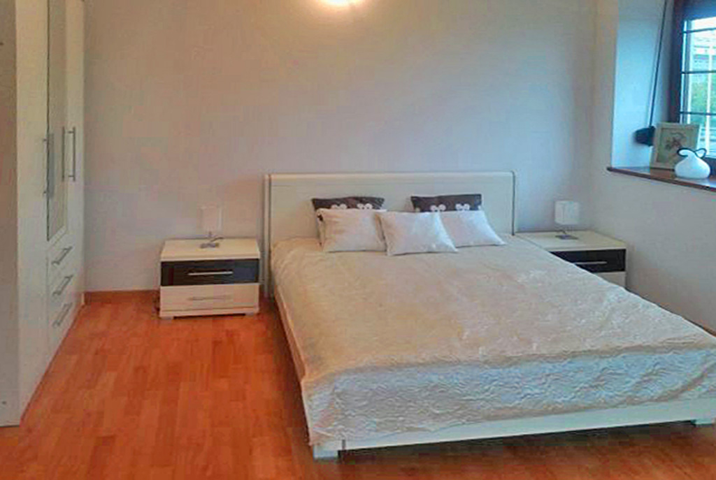 elegancka sypialnia w luksusowym apartamencie w Szczecinie na wynajem