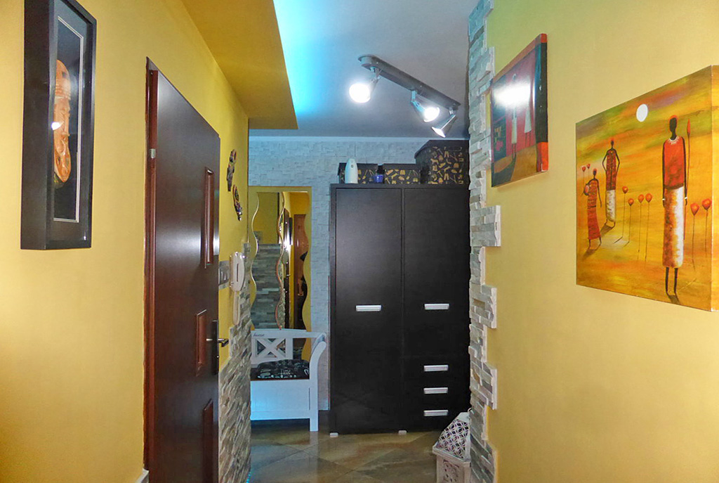 przestronny i funkcjonalny przedpokój w luksusowym apartamencie w Kwidzynie na wynajem