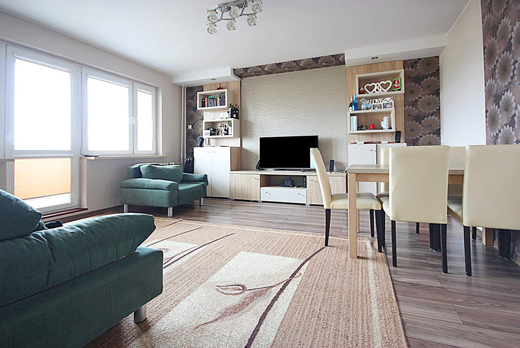 przestronny salon w ekskluzywnym apartamencie do wynajęcia w Szczecinie