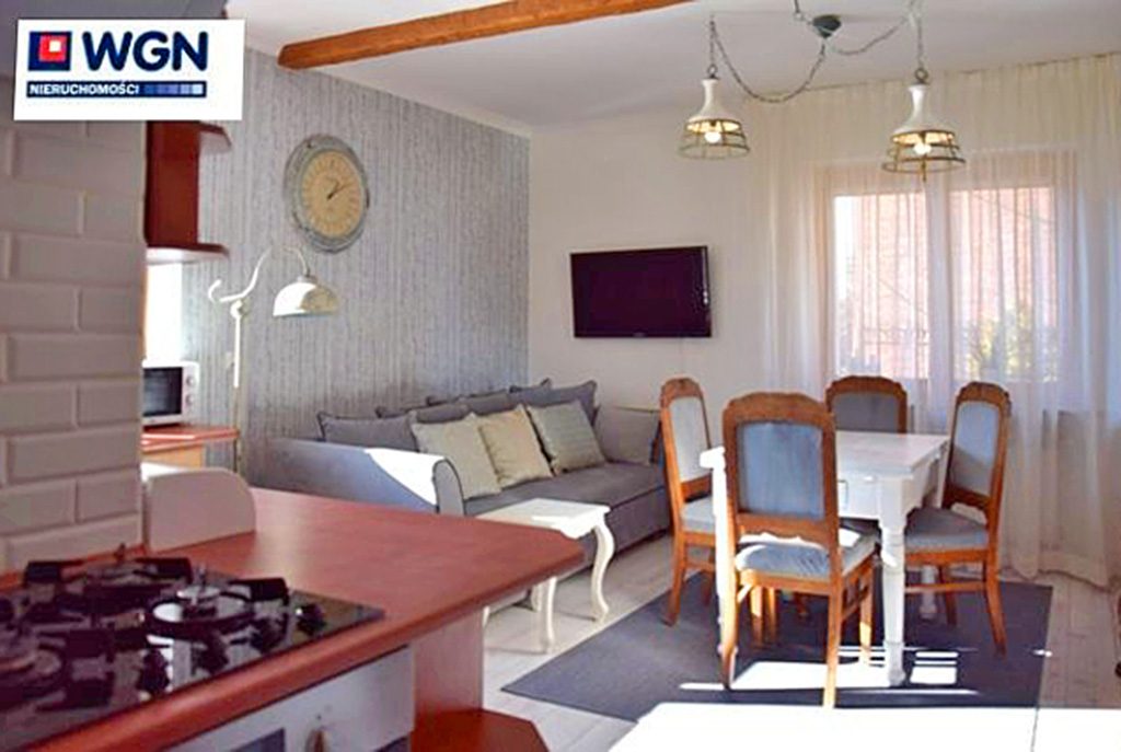 komfortowo wykończony salon w ekskluzywnym apartamencie do wynajęcia w Słupsku