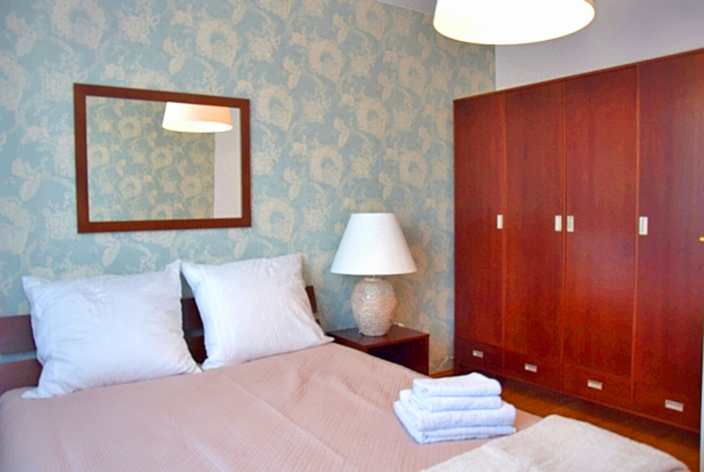 elegancka, zaciszna sypialnia w ekskluzywnym apartamencie w Słupsku na wynajem