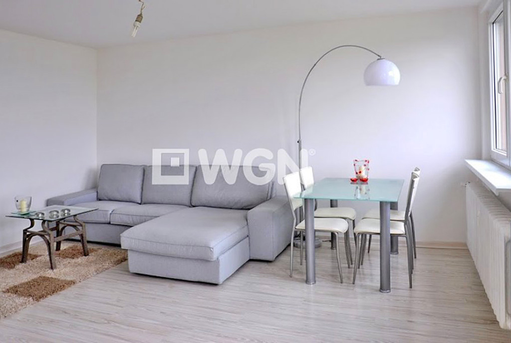 widok na jadalnię w luksusowym apartamencie w okolicach Wrocławia na wynajem