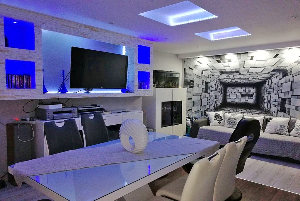 nowoczesny salon w ekskluzywnym apartamencie do sprzedaży w okolicach Zielonej Góry