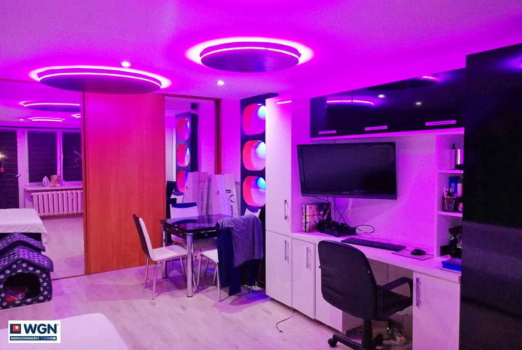 jeden z pokoi w luksusowym apartamencie do sprzedaży w okolicach Zielonej Góry