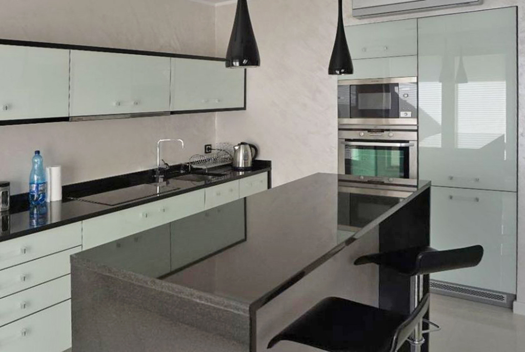 nowoczesna kuchnia w luksusowym apartamencie do wynajmu w Szczecinie