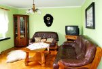 widok z innej perspektywy na luksusowy salon w ekskluzywnej willi do sprzedaży w Inowrocławiu