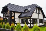 widok os strony ogrodu na ekskluzywną willę do sprzedaży w Słupsku