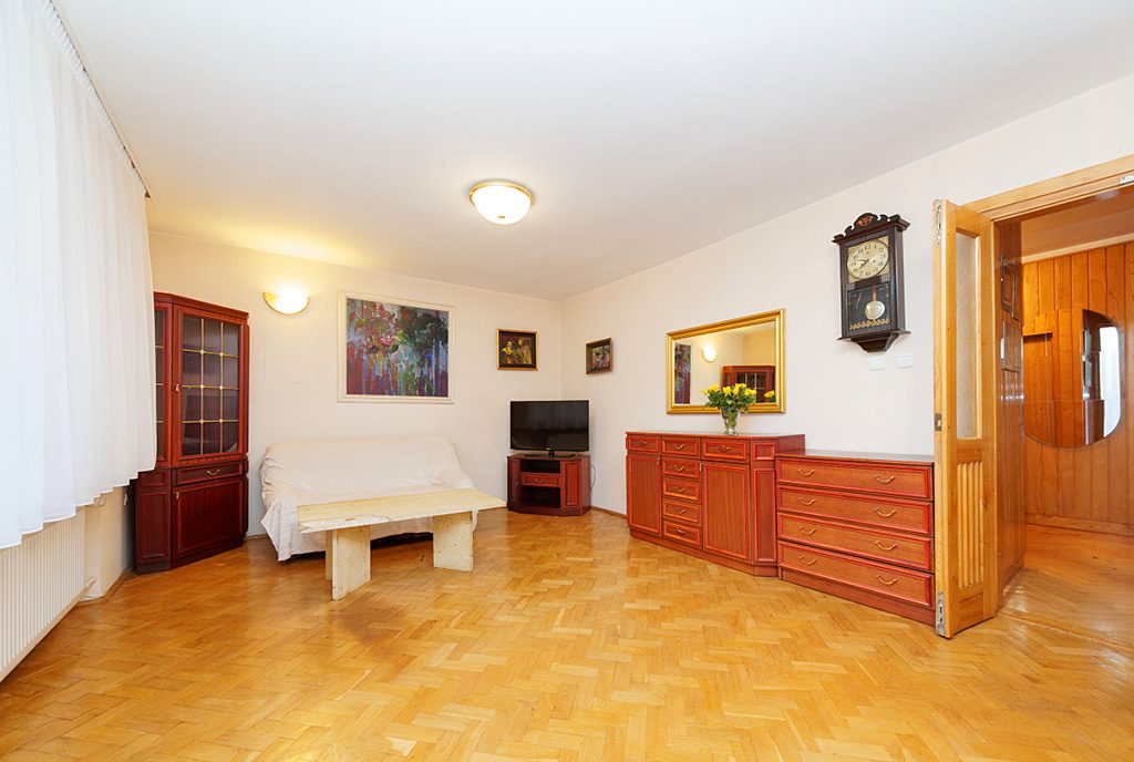 przestronny salon w ekskluzywnej willi do sprzedaży w Tarnowie