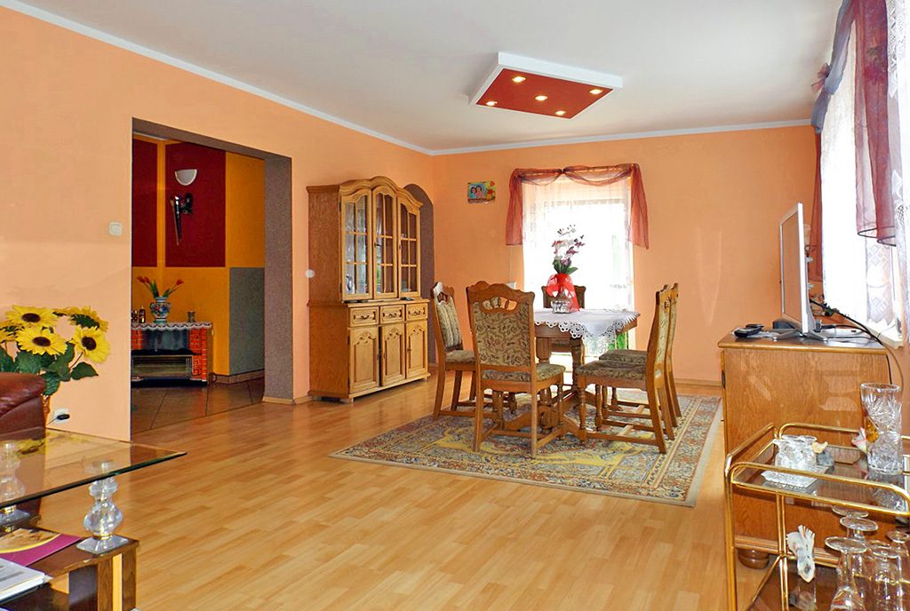 stylowo wykończony salon w ekskluzywnej willi do sprzedaży w okolicach Gorzowa Wielkopolskiego